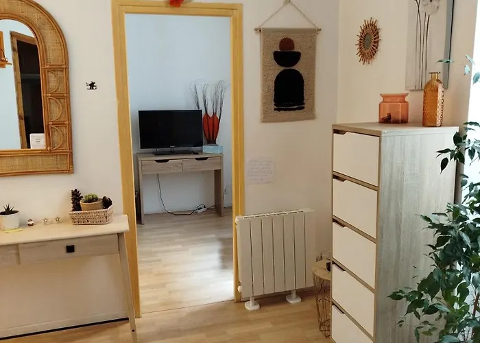 Cosy De 50m2, 2 Avec Terrasse, Plein Centre D'ax-les-thermes Apartment *